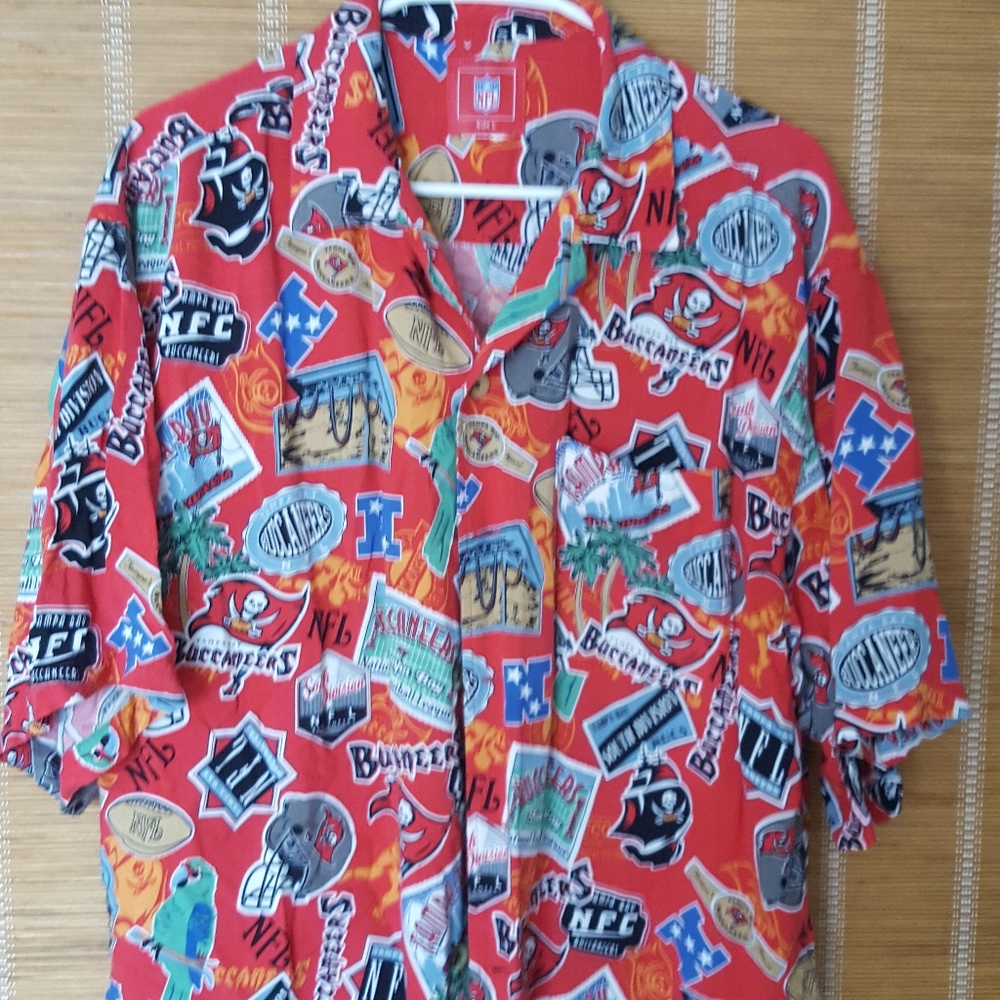 NFL Buccaneers button down shirt